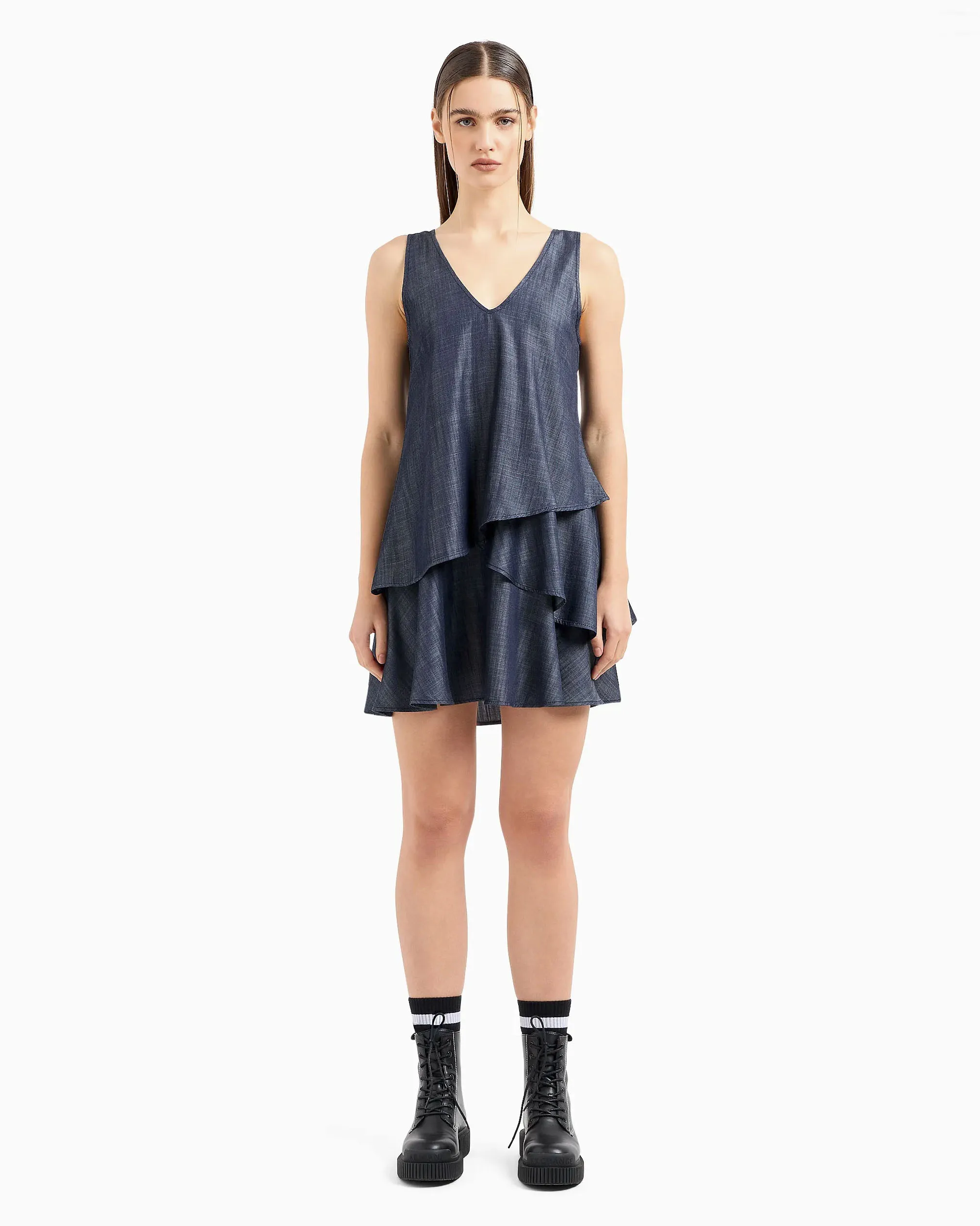Abito corto senza maniche in denim chambray di lyocell con balze asimmetriche