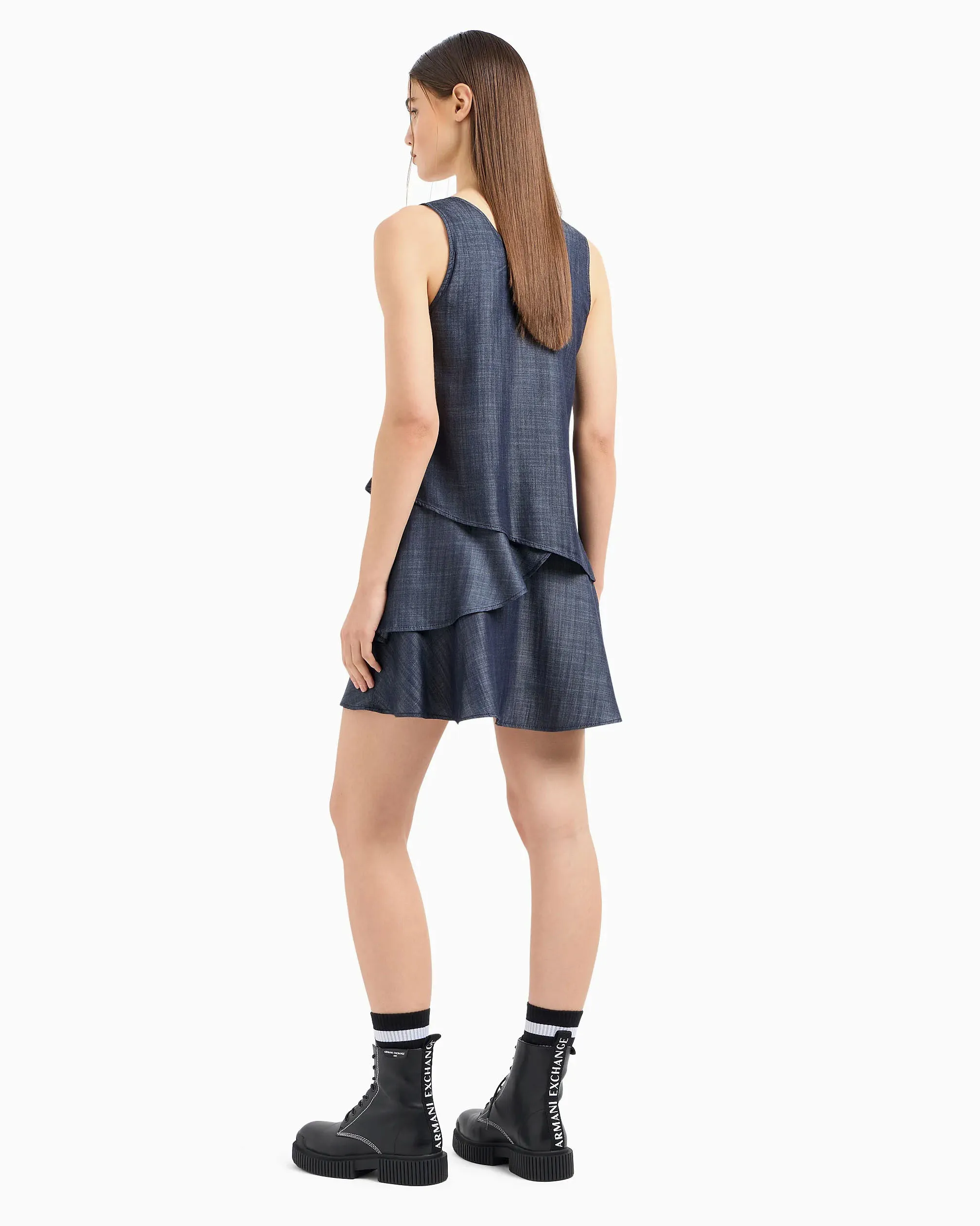 Abito corto senza maniche in denim chambray di lyocell con balze asimmetriche
