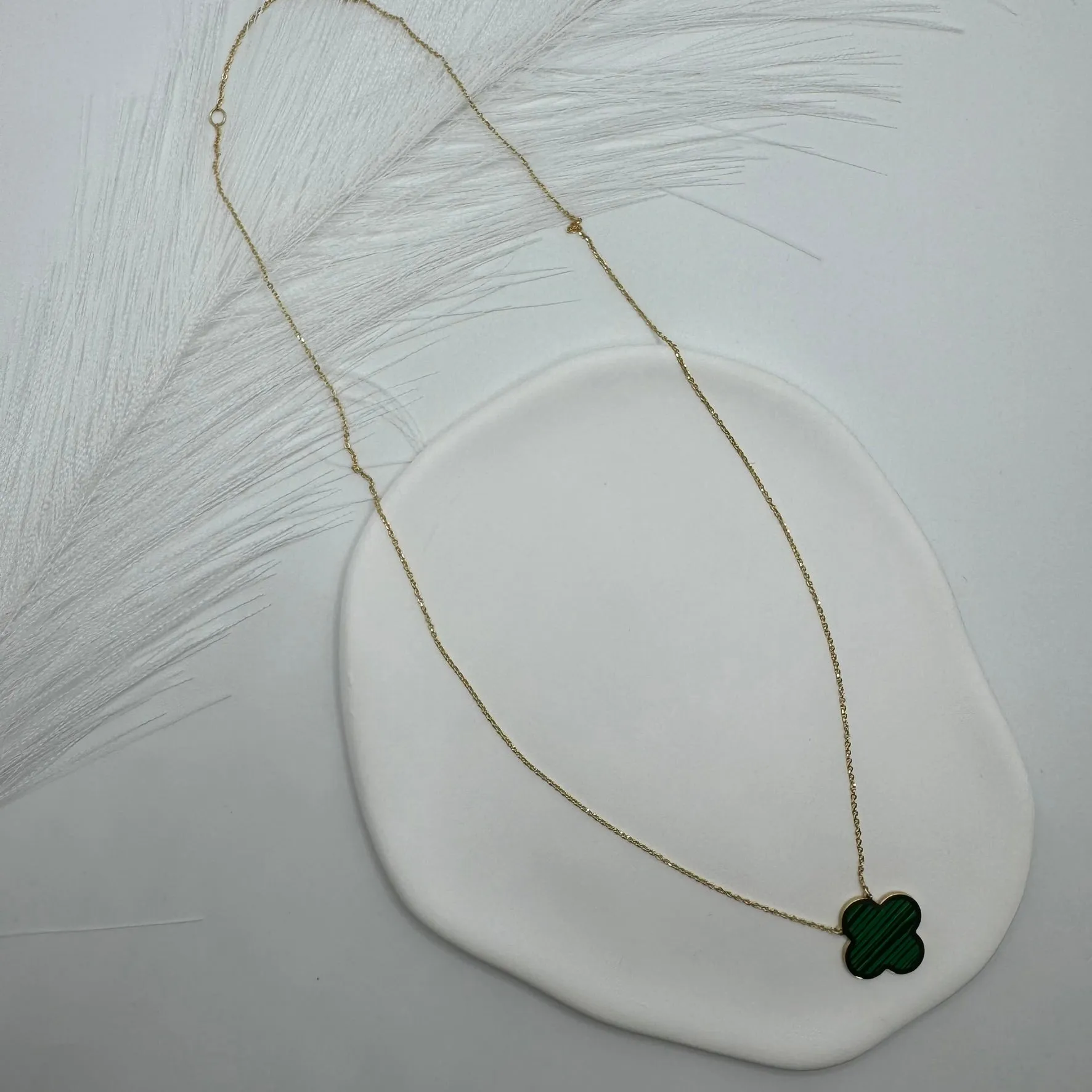 Collana con fiore verde oro
