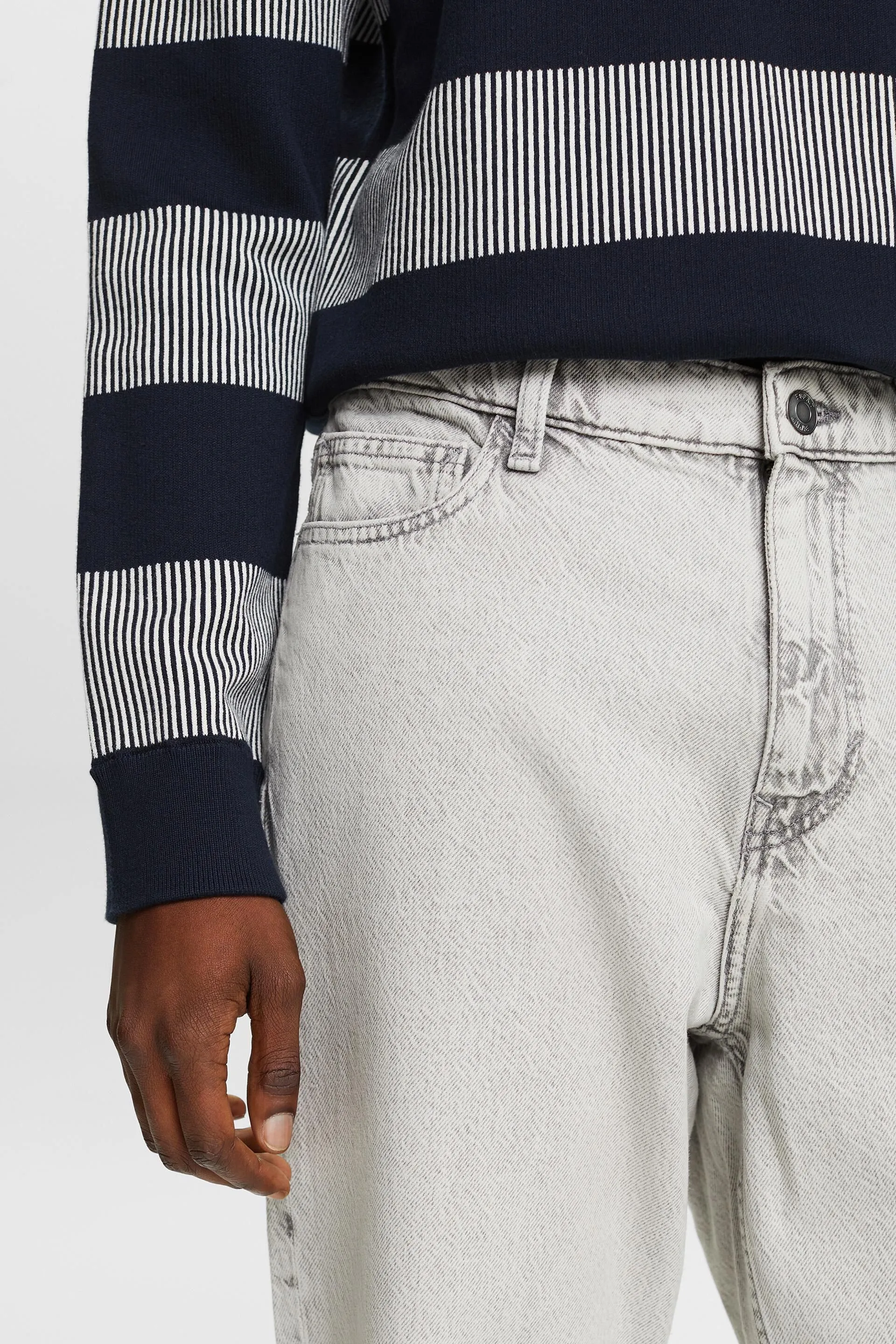 Jeans retrò a vita media e taglio relaxed
