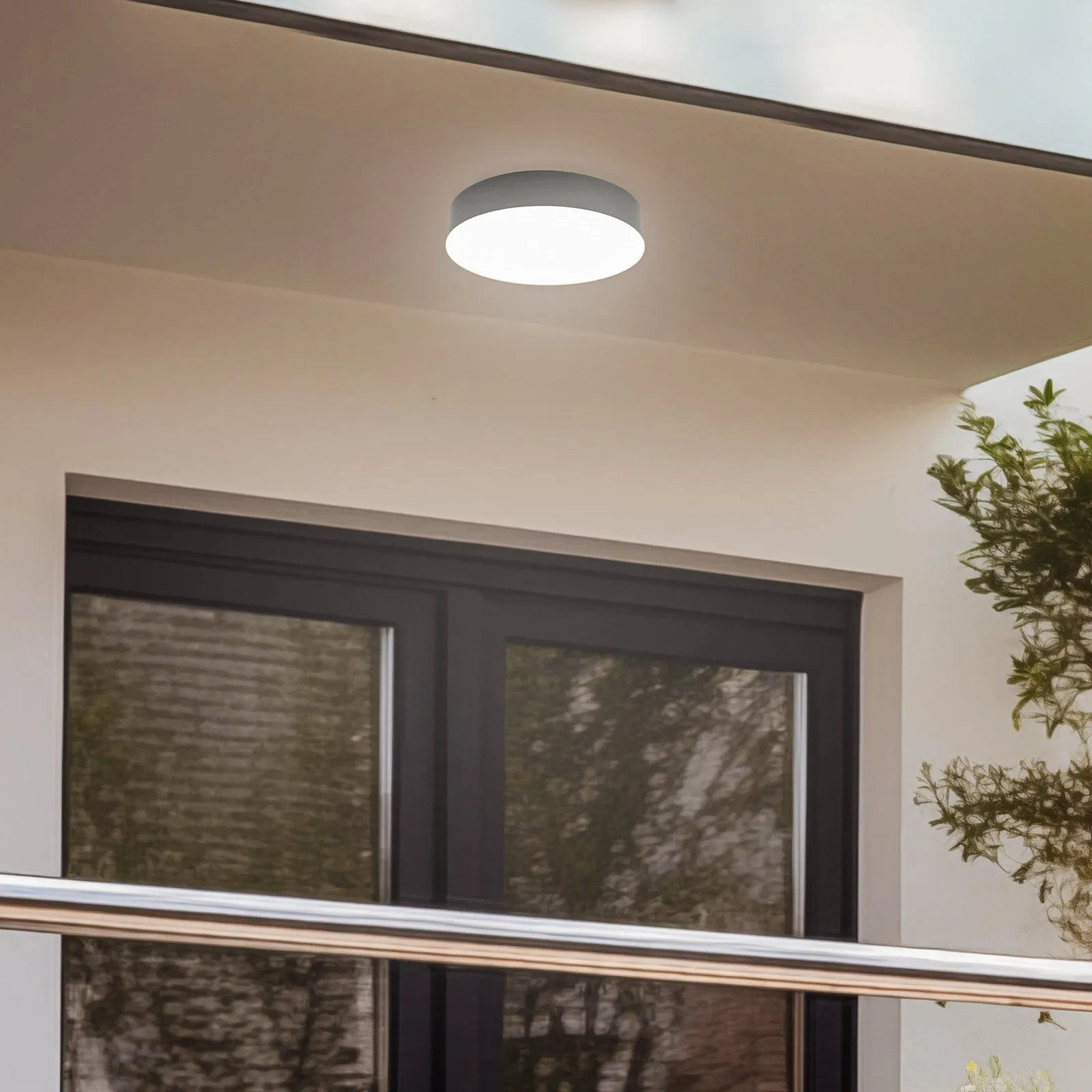 Lindby plafoniera LED da esterni Lahja, grigio grafite, sensore, IP65