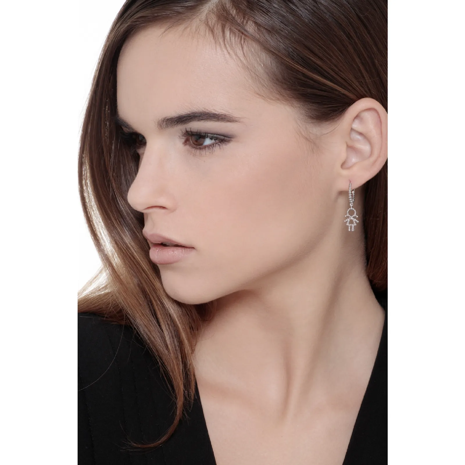 Orecchini in oro bianco 18k con pendenti di bimba e diamanti