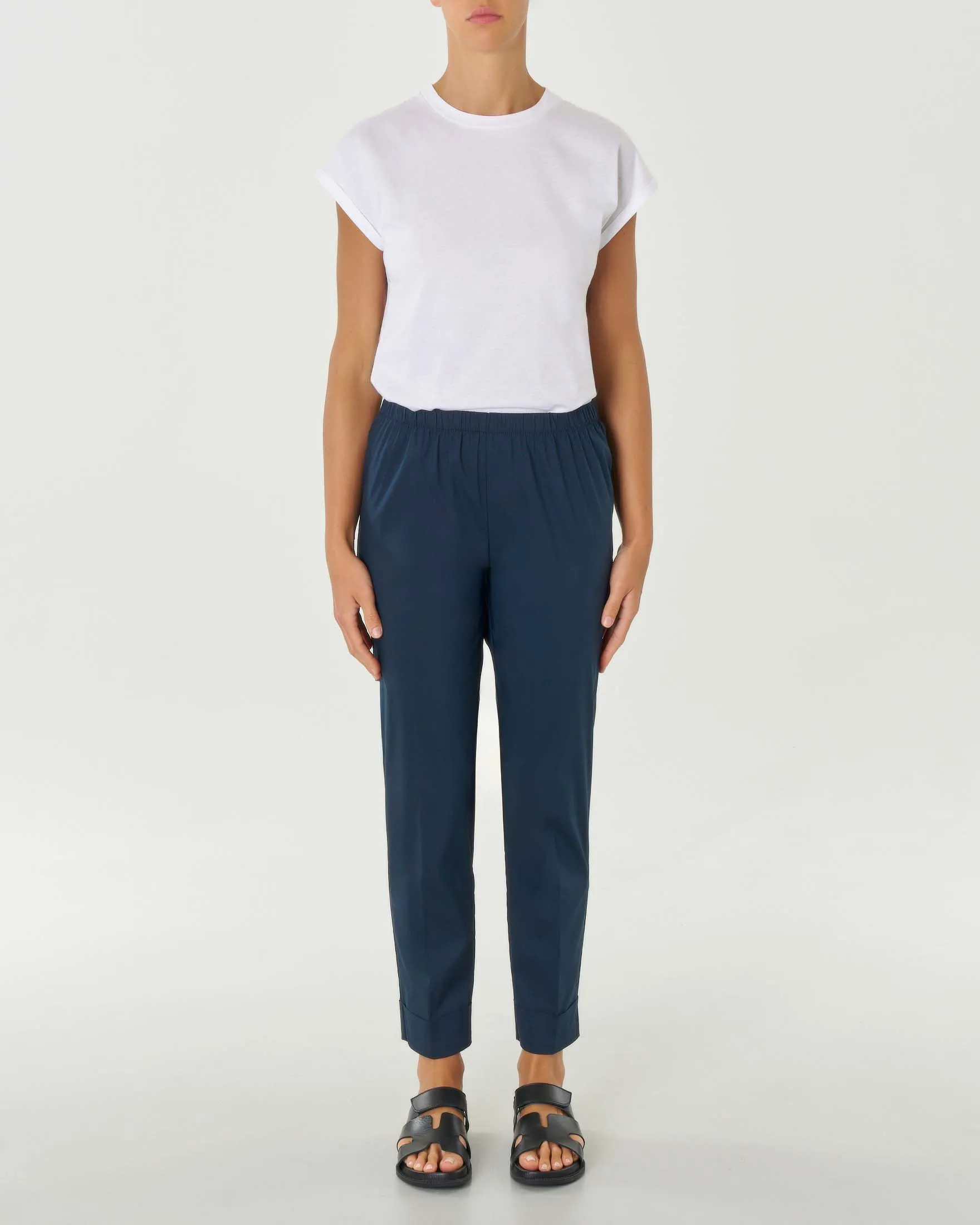 Pantaloni slim blu in popeline di misto cotone stretch con risvolto al fondo ed elastico in vita