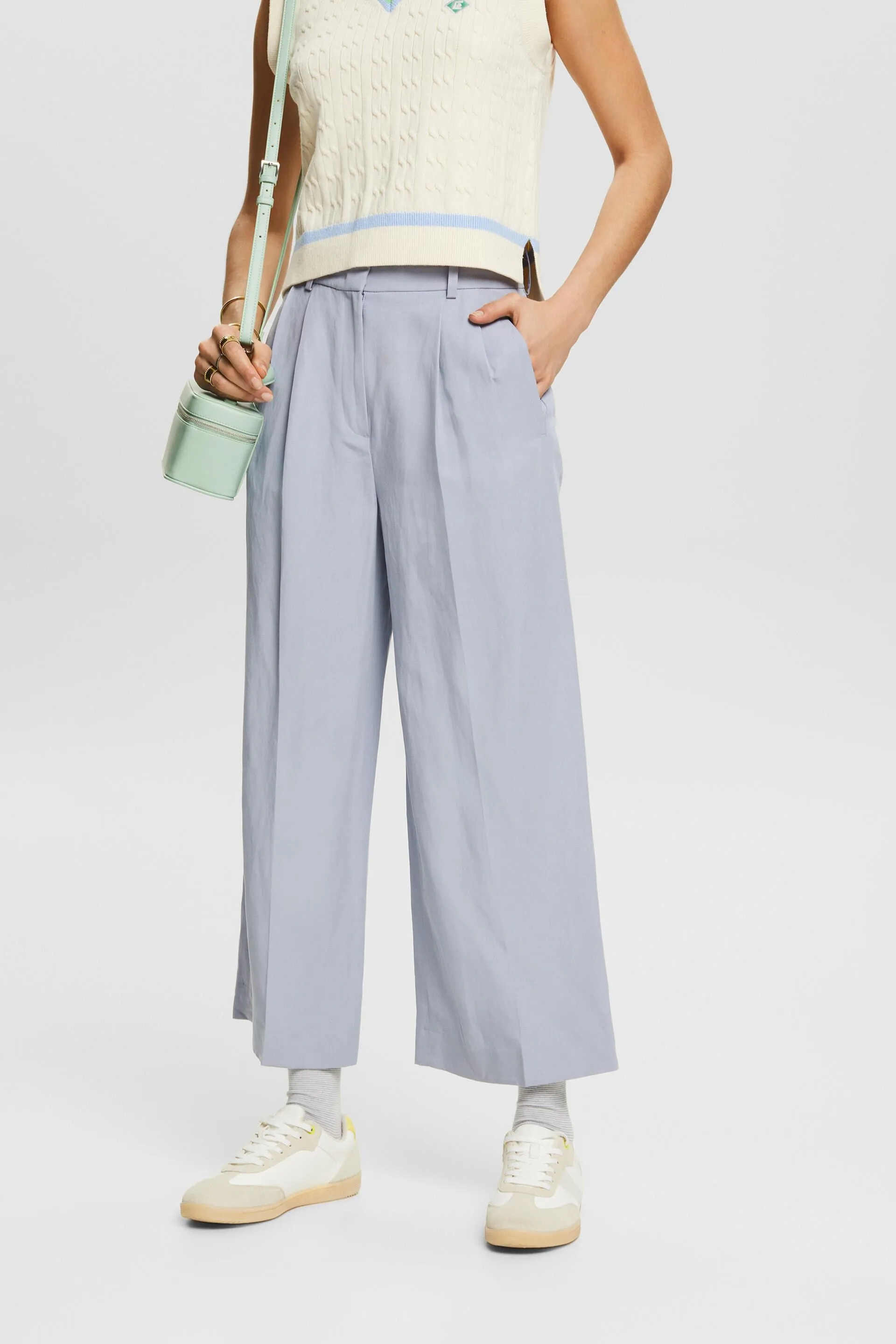 Pants woven