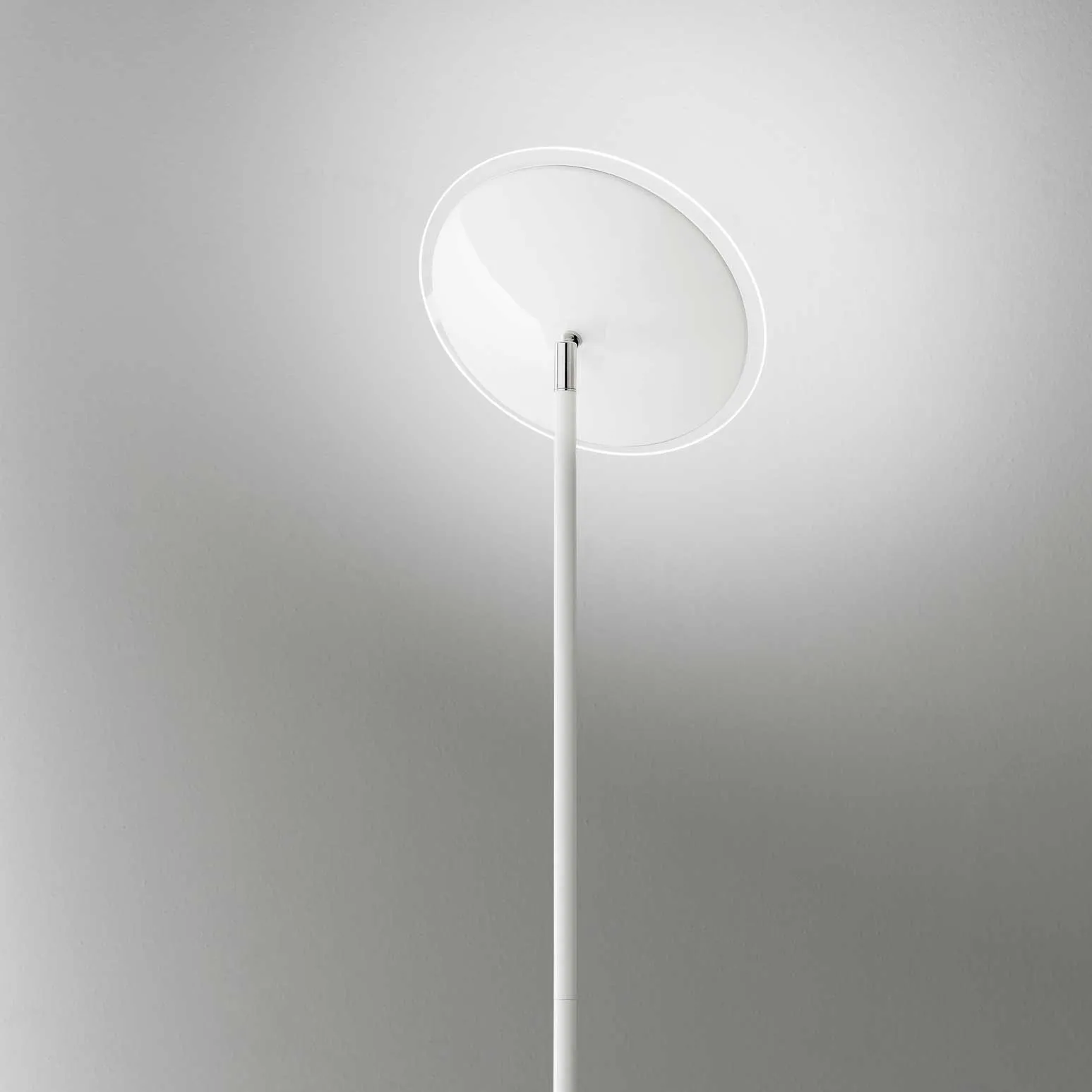 Perenz  Piantana a LED con struttura in metallo e paralume orientabile design moderno Febe - 18W - 3000k Luce Calda