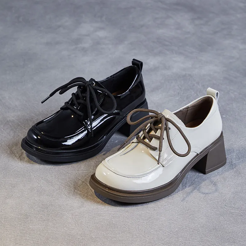 Scarpe da donna con tacco grosso in morbida pelle lucida minimalista